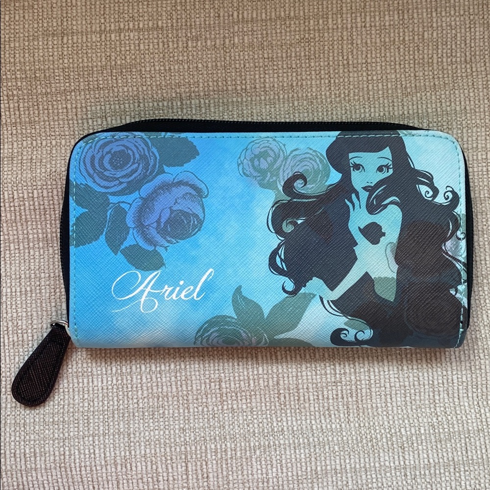 The Little Mermaid Ariel Themed Women's Zip Wristlet/Wallet NWOT